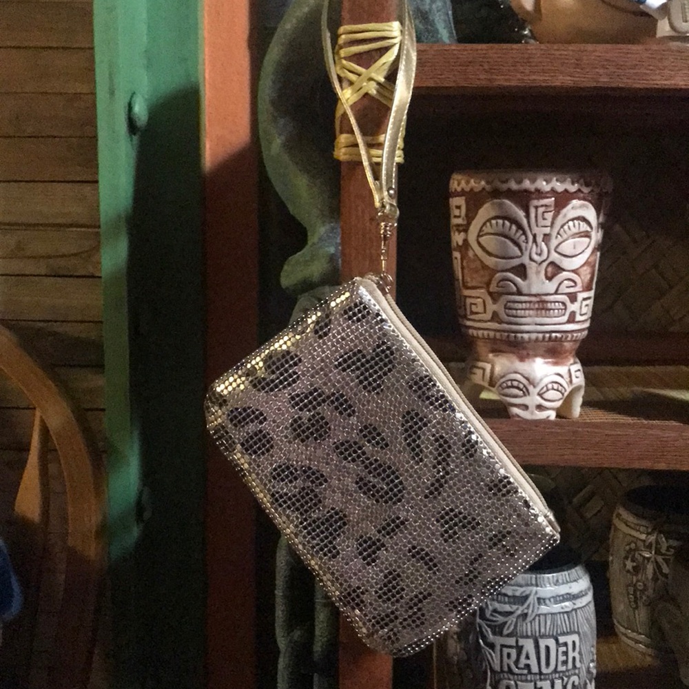 Express Vintage Metal Leopard 🐆 clutch purse.